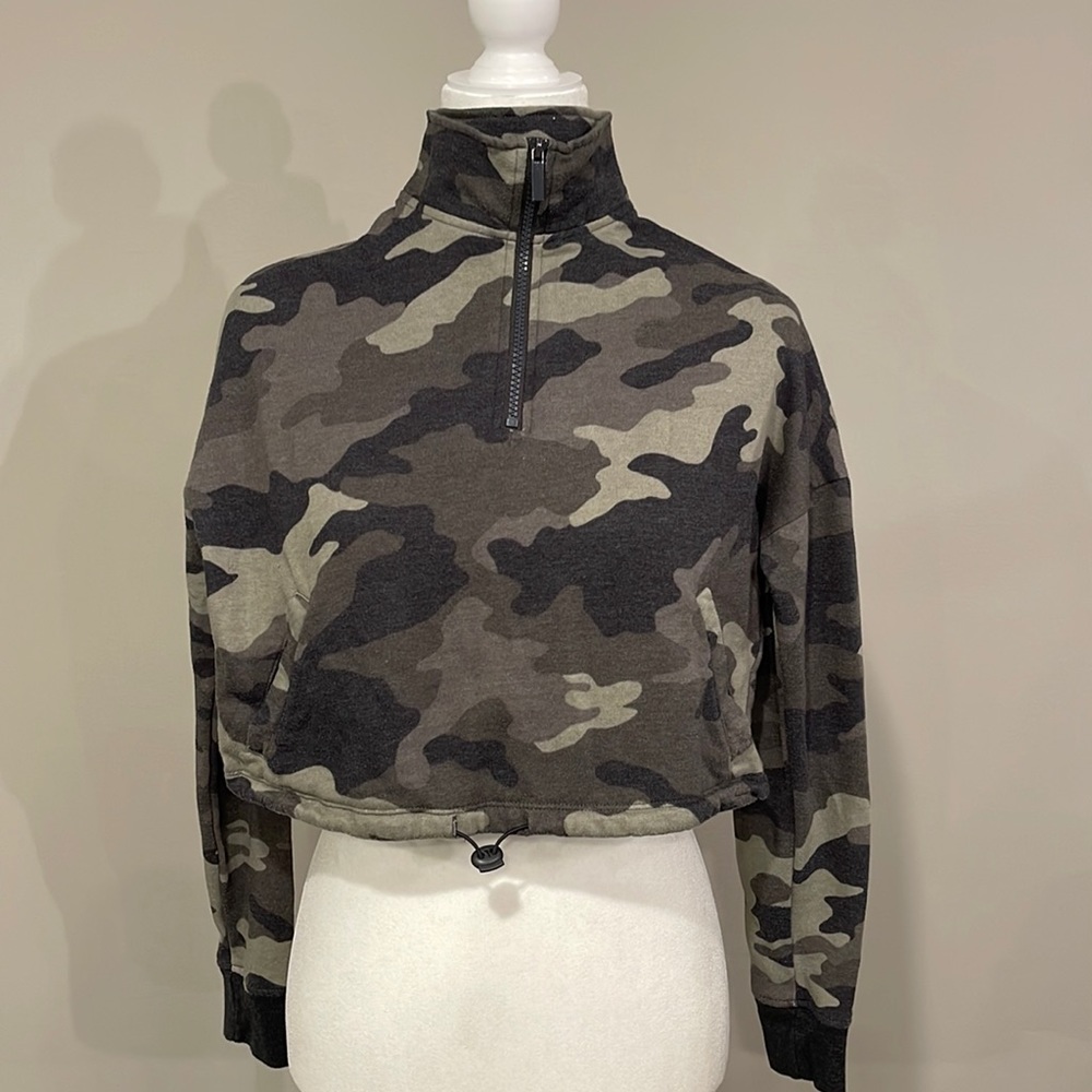 Aeropostale cropped camouflage sweatshirt